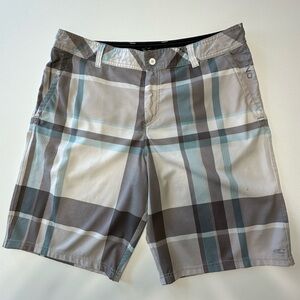 Hybrid & Company Black and Gray Patterned Shorts